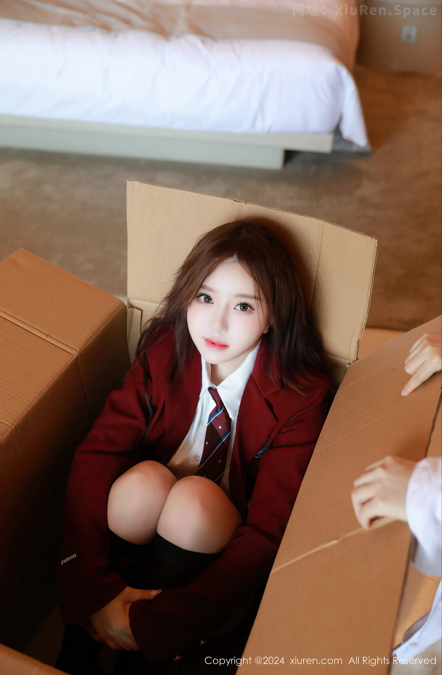 图片[4]-[XiuRen秀人网]VOL.8044 模特小薯条nienie性感红色制服露黑色线式情趣内衣惹火诱惑写真74P-秀人网官方网站